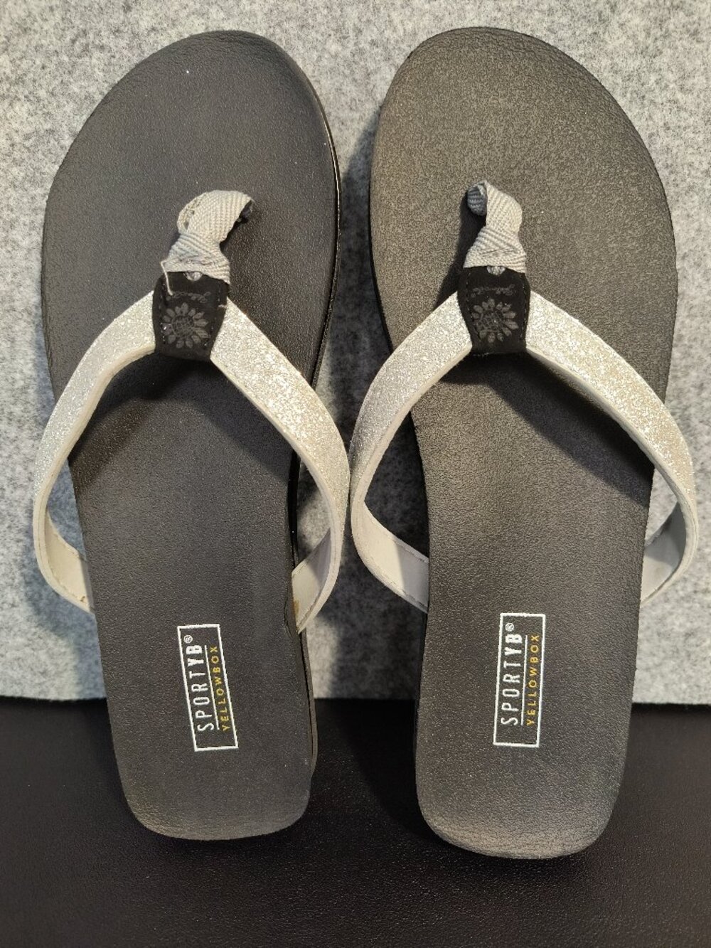 Yellow Box SportYB Silver Glitter Flip Flops Women's 8M Thong Sandals